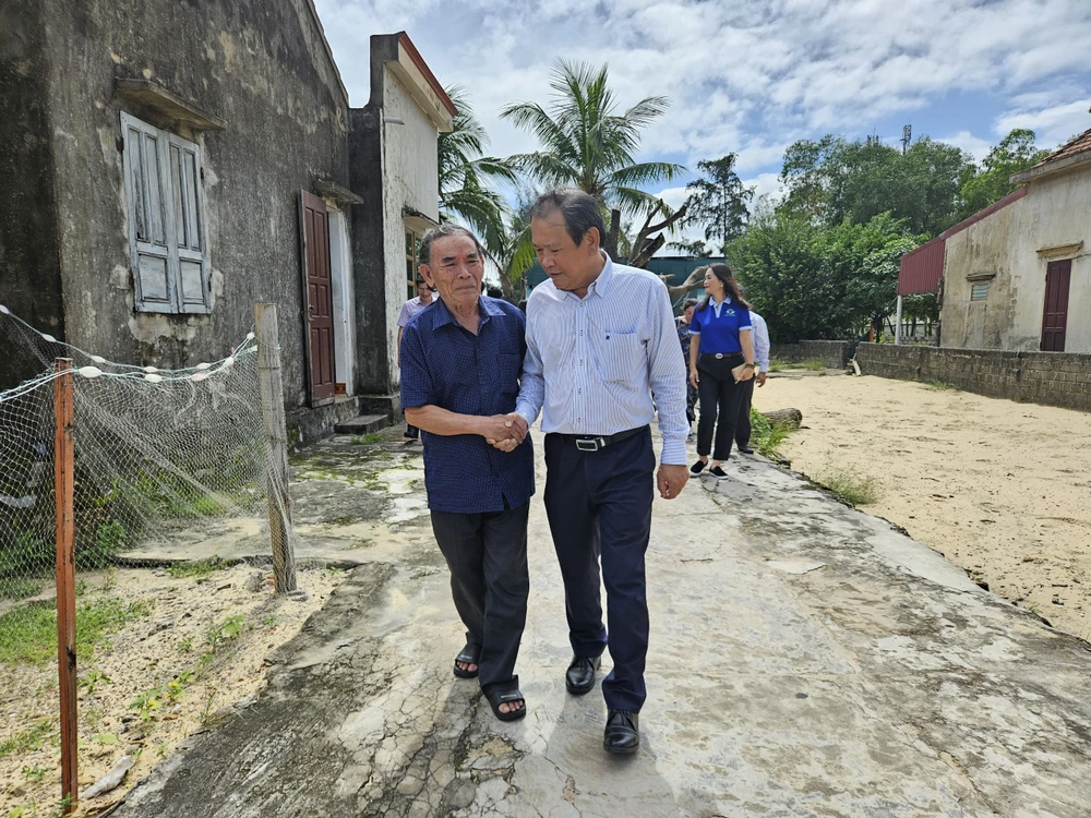 ngư dân đèn trên biển quảng bình