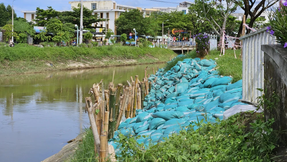 đà nẵng bờ kè sông phú lộc sạt lở