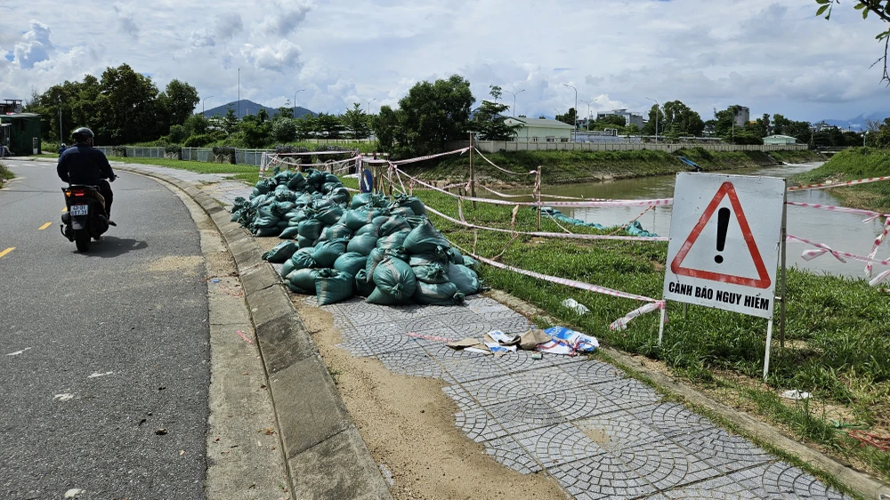 đà nẵng bờ kè sông phú lộc sạt lở