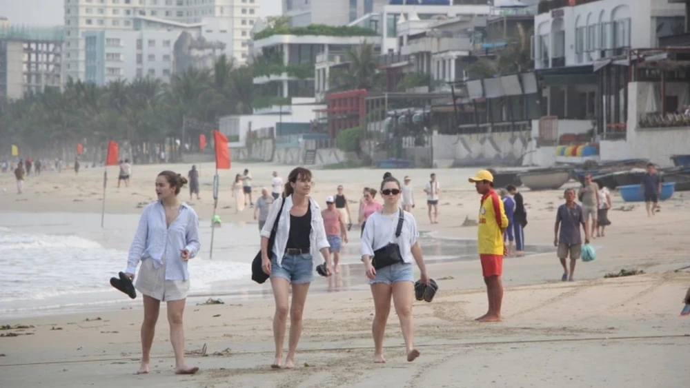 đà nẵng thu ngân sách du khách