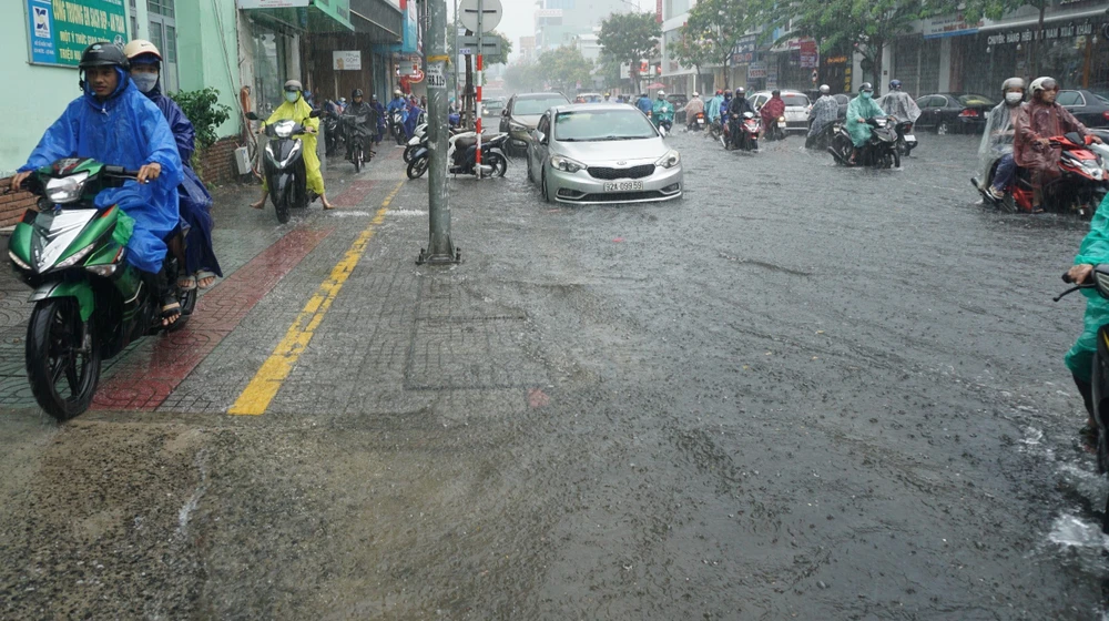 ngap-nhieu-tuyen-duong-o-da-nang-7.jpg