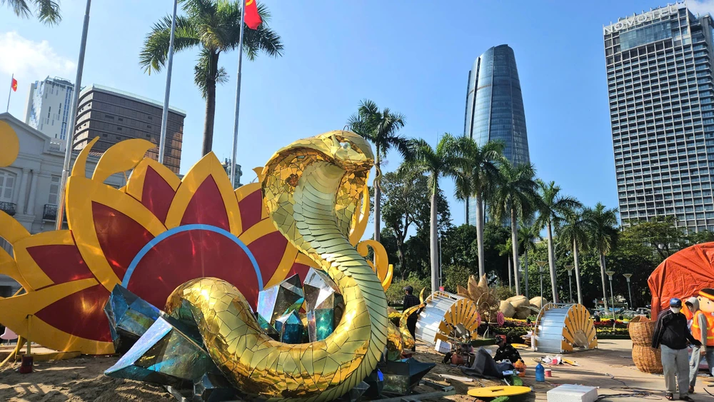 linh vật rắn đà nẵng