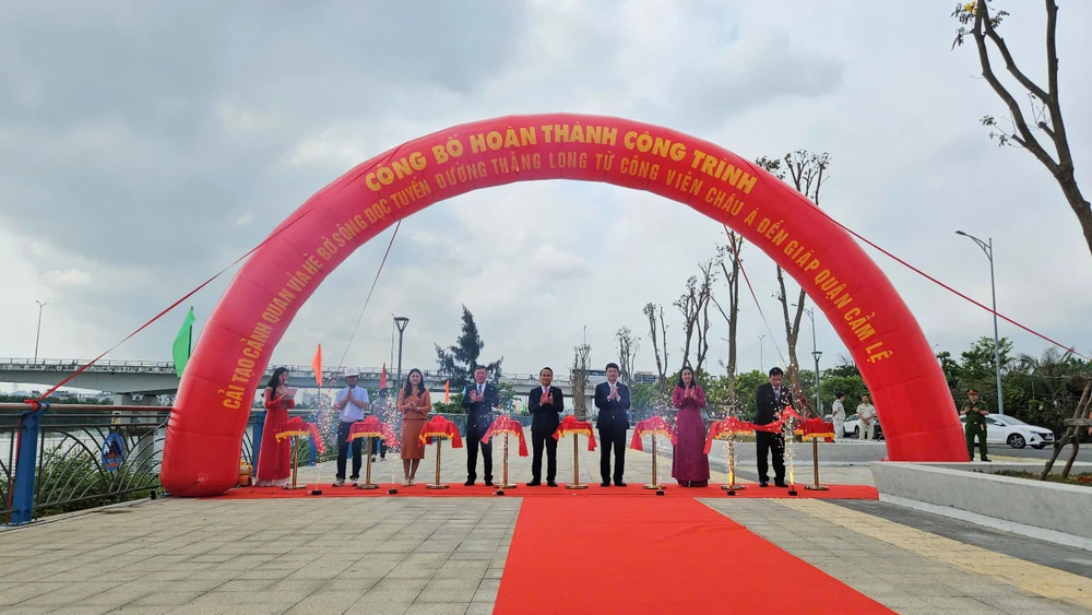 cảnh quan ven sông