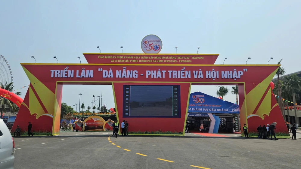 trien-lam-lon-nhat-tu-truoc-den-nay-tai-da-nang.jpg