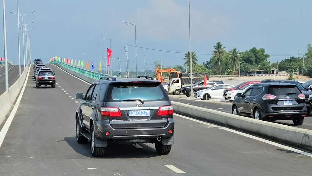 xe ô tô công dôi dư