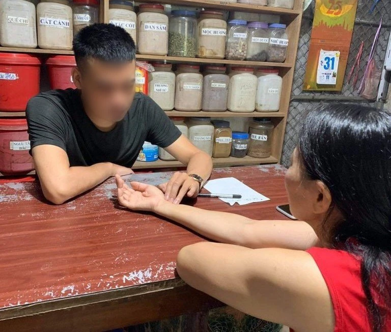 Hộ kinh doanh Đông Y Phúc An bị Sở Y tế Hà Nội xử phạt 35 triệu đồng.