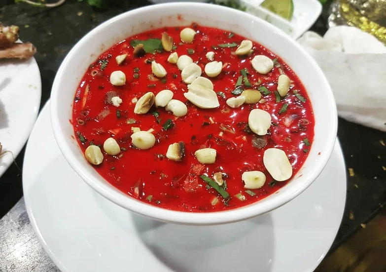 Bệnh nhân bị sốc nhiễm khuẩn do liên cầu lợn Streptococcus suis do ăn tiết canh