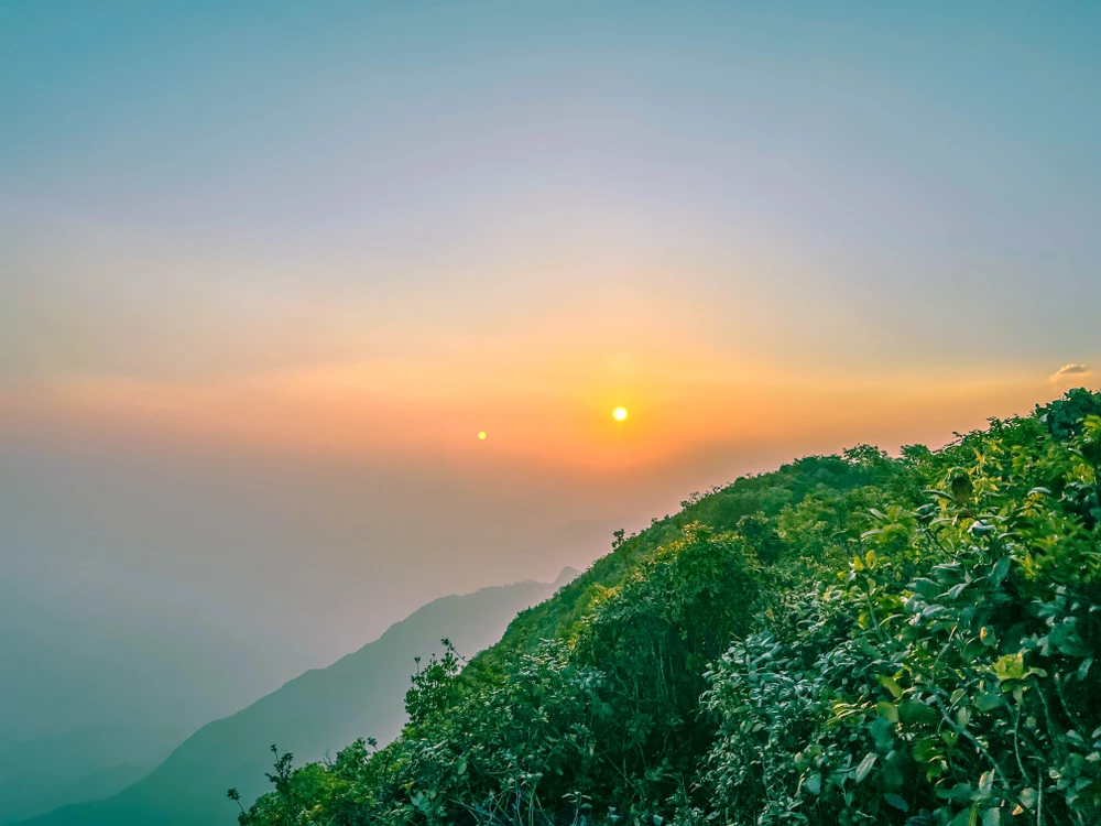 trên đỉnh sa mu.jpg