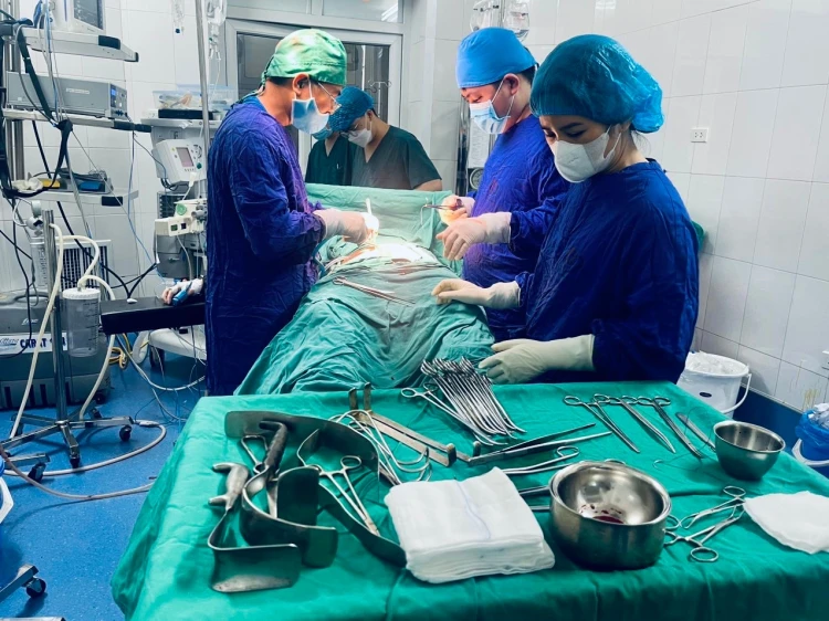 chửa ngoài tử cung.png