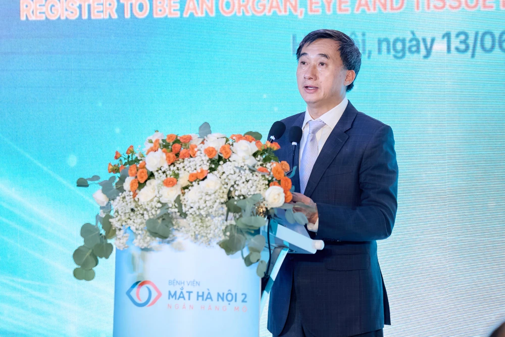 ghép giác mạc.jpg