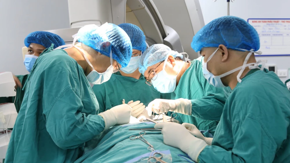 bị đâm xuyên tim