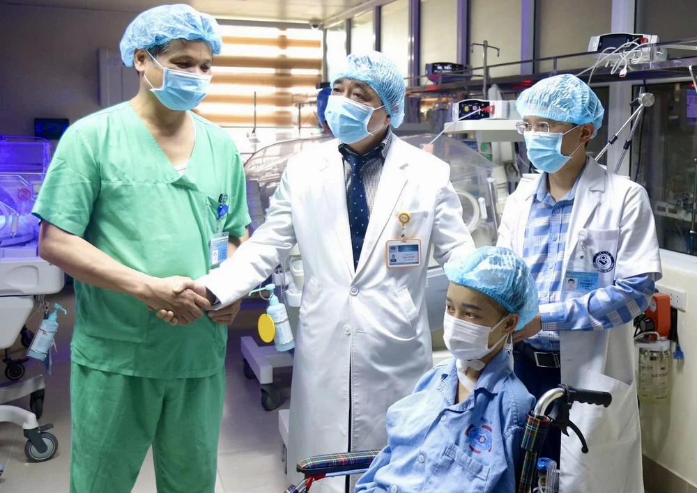 Sản phụ ung thư giai đoạn cuối cạn ối ở tuần thai 27