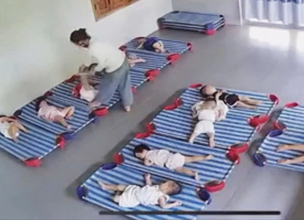 trẻ mầm non bị xâm hại