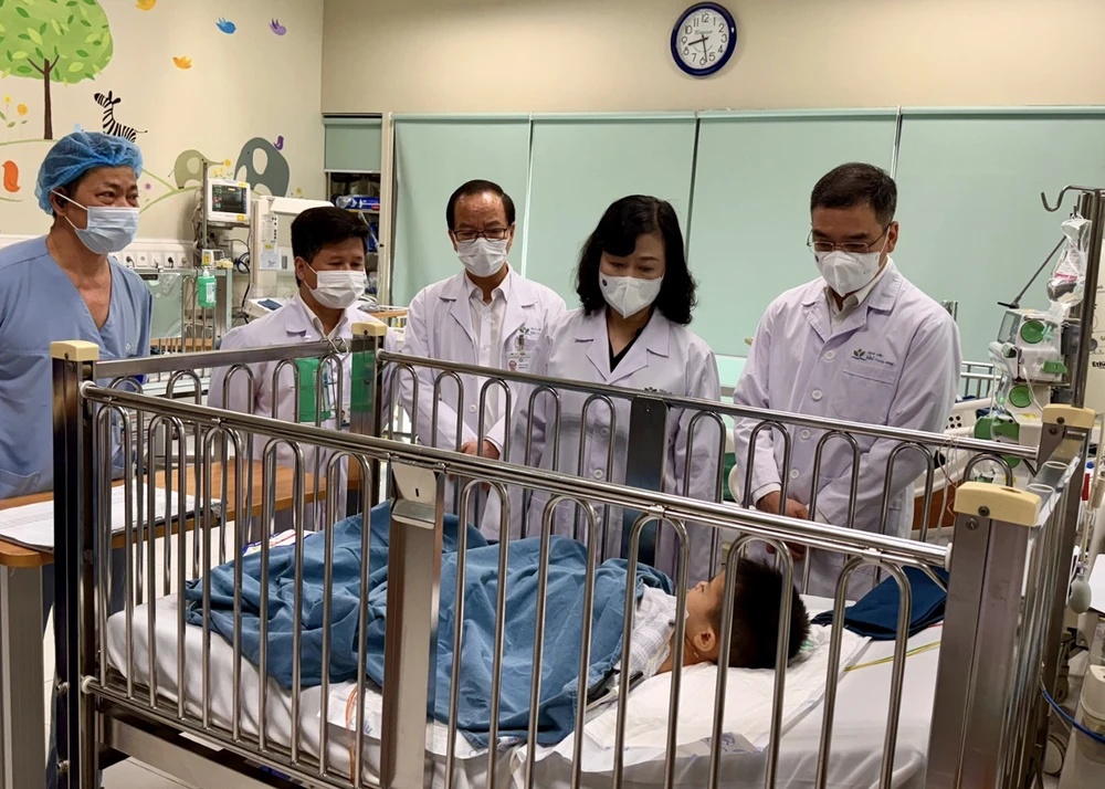 nộp đủ tiền mới cấp cứu