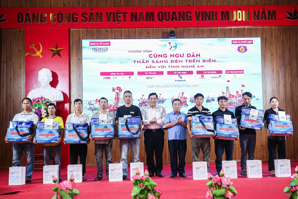 cùng ngư dân 0.jpg