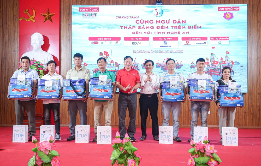 cùng ngư dân 2.jpg