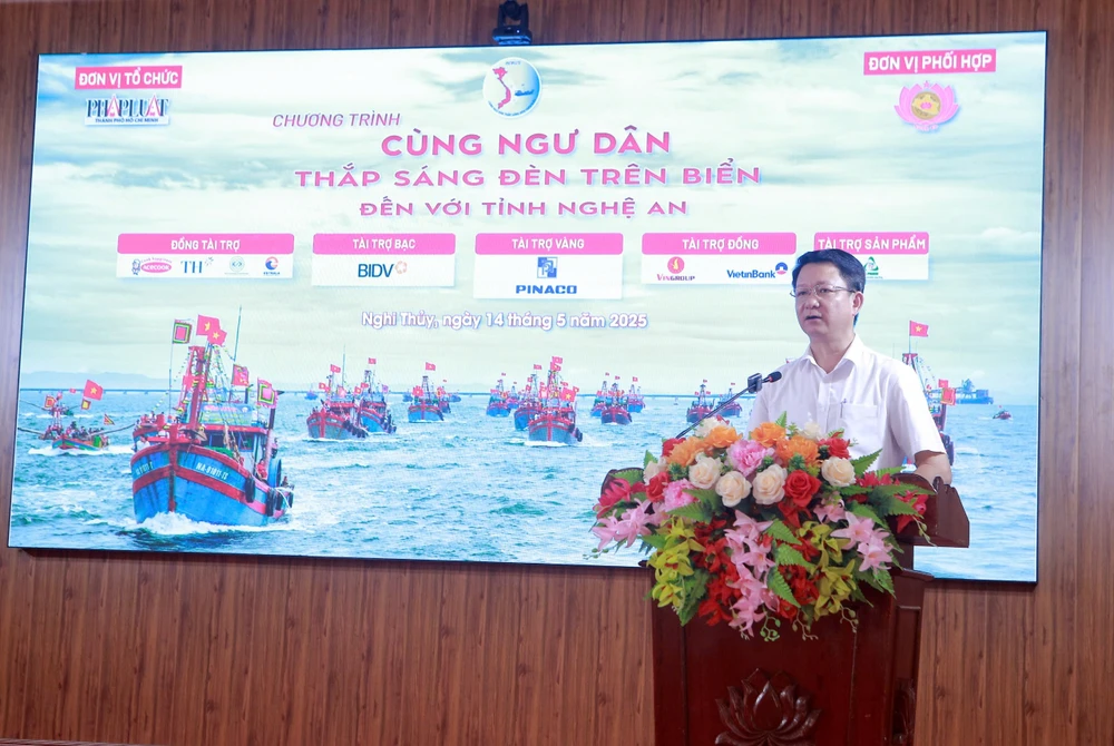 cùng ngư dân thắp sáng đèn trên biển dt 4.jpg