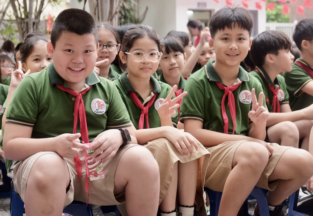 tỉ số giới tính khi sinh