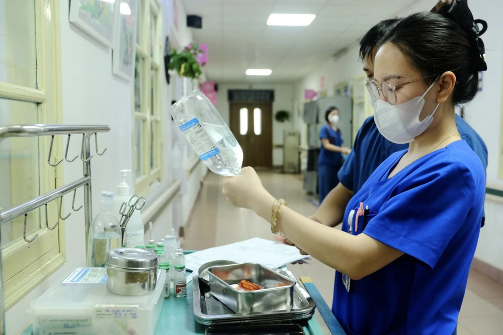 bác sĩ bệnh viện công nghỉ việc giảm