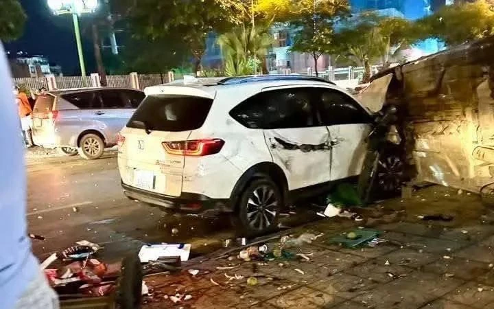 xe tông liên hoàn