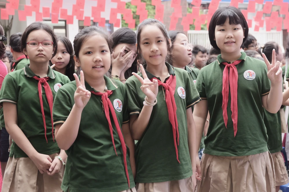 gia đình chỉ sinh 2 con gái