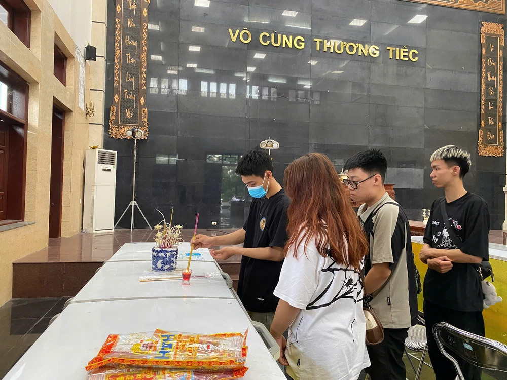 lật tàu ở vịnh hạ long