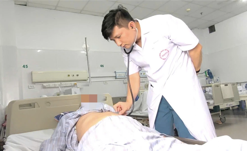 sốt cao không rõ nguyên nhân suốt 1 năm