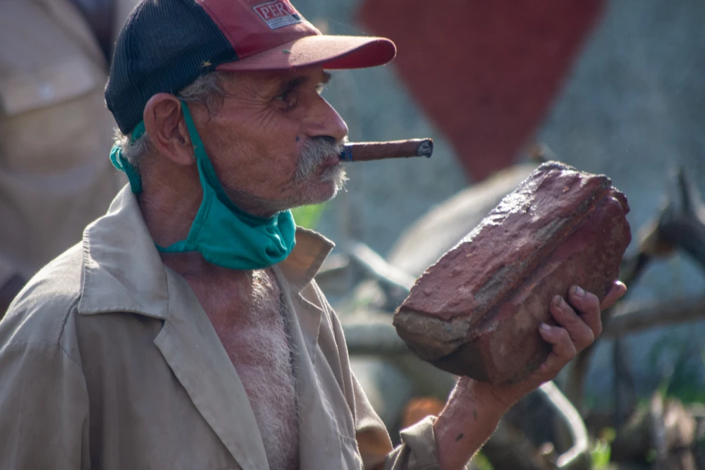 ng dân hút thuốc.JPG