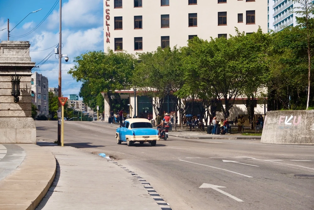 xe cổ trên đường Hab.jpg