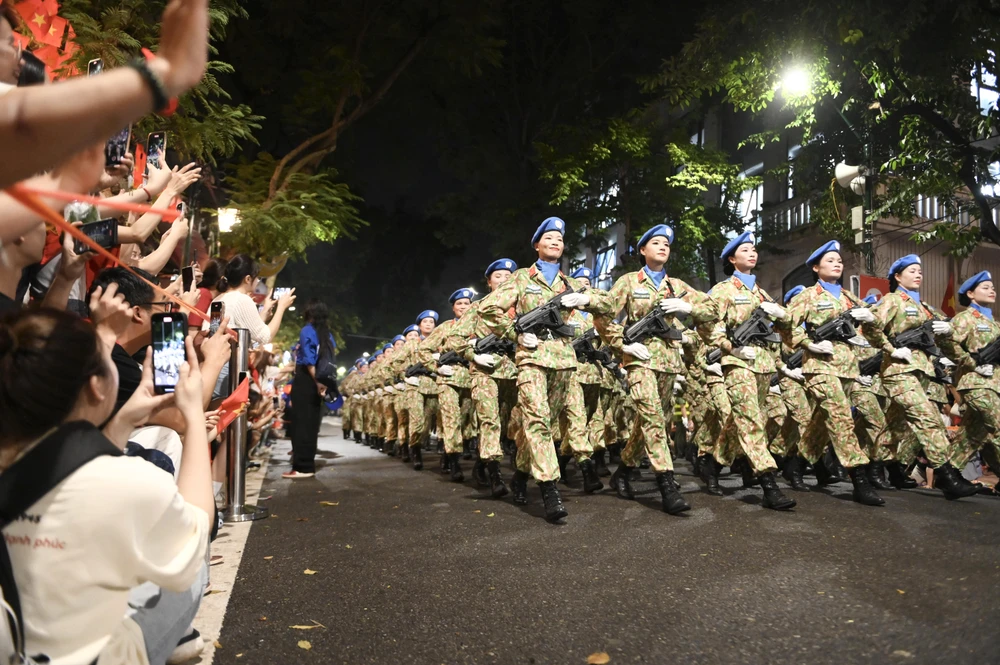 Các chiến sĩ trong khối nữ Gìn giữ hòa bình. Ảnh: HẢI ANH