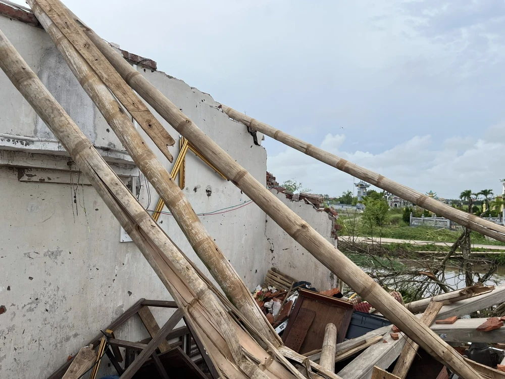 cơn lốc xoáy 3.jpg