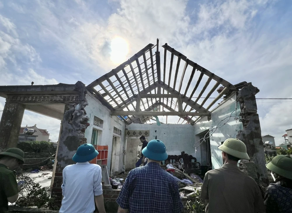 cơn lốc xoáy 2.jpg