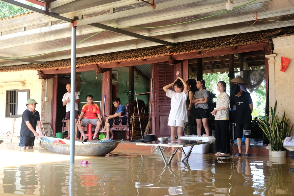 Tình người, tình láng giềng ở xóm Sỏi vẫn tiếp thêm sức mạnh cho mỗi người dân.