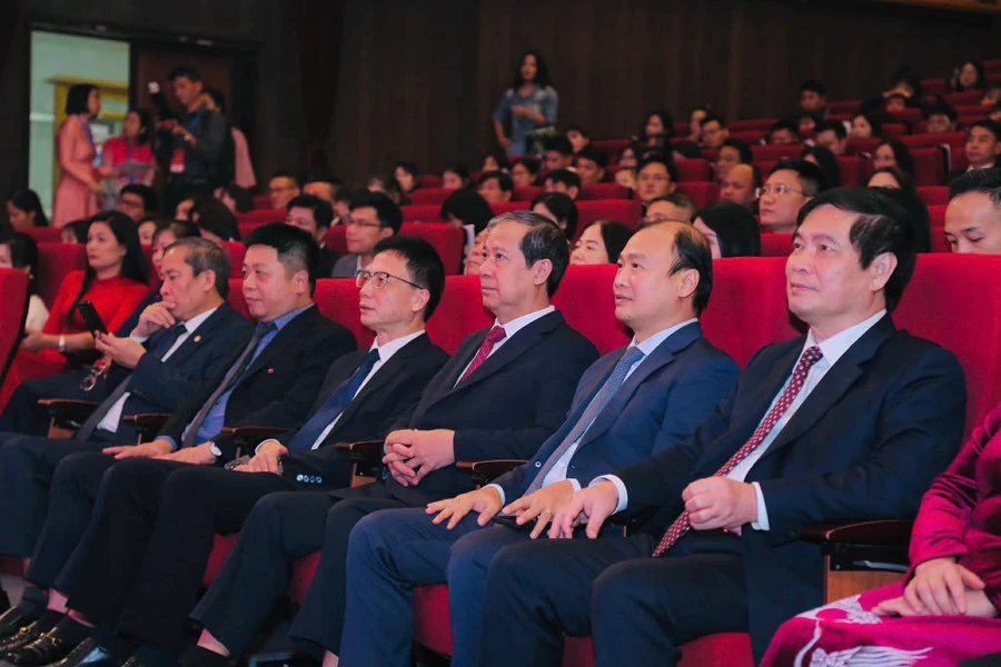 Vì sự nghiệp giáo dục Việt Nam 1.jpg