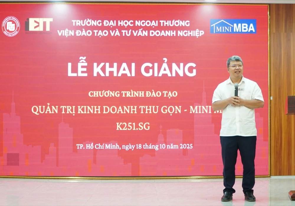 giáo sư trẻ nhất Trần Quốc Trung FTU.jpg