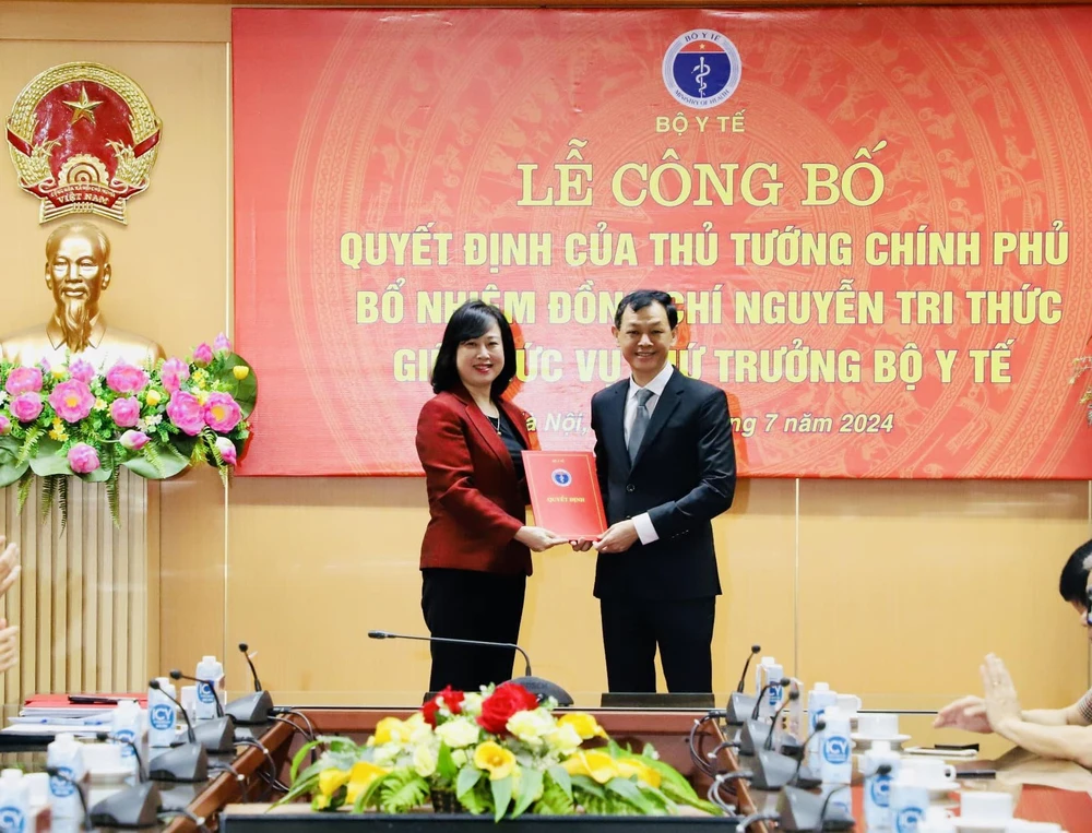 nguyễn tri thức.jpg