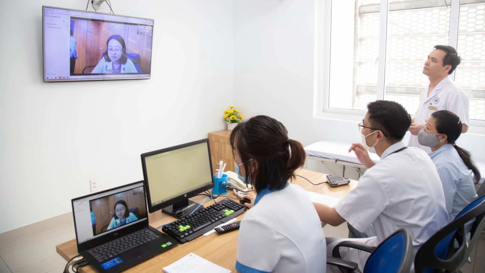 khám chữa bệnh từ xa.jpg