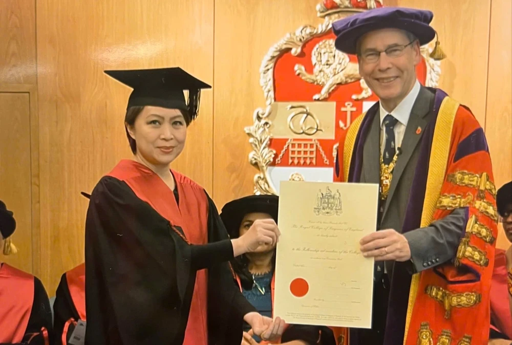 tân phó giáo sư lê diệp linh 0.jpg