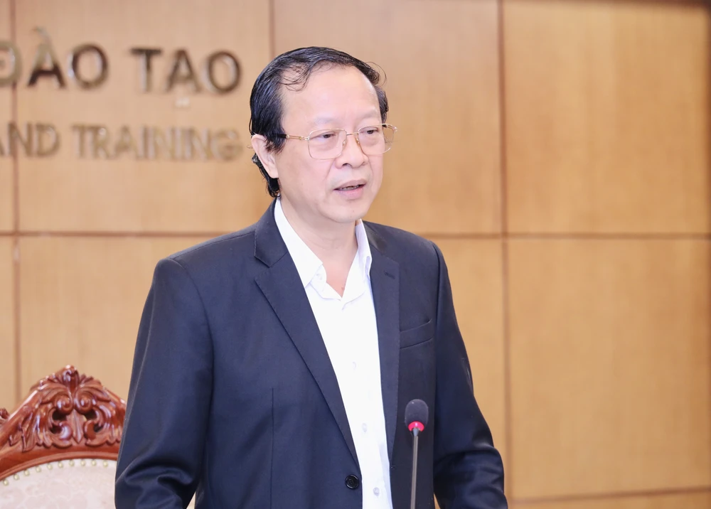 Sĩ số vượt chuẩn 1.JPG