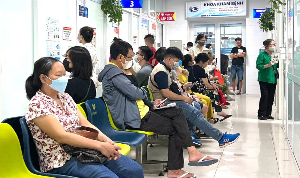 khám chữa bệnh.jpg