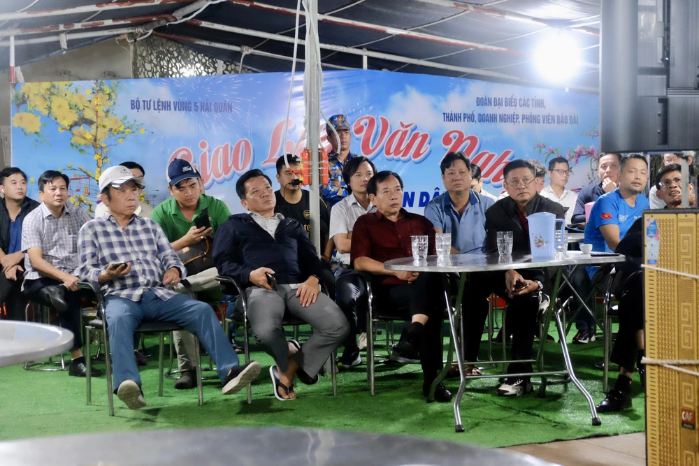 tàu 528 vùng 5 hải quân 1.jpg