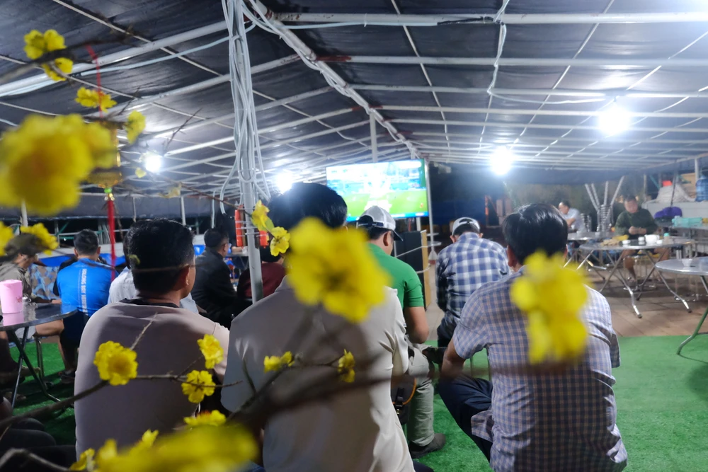 tàu 528 vùng 5 hải quân.JPG