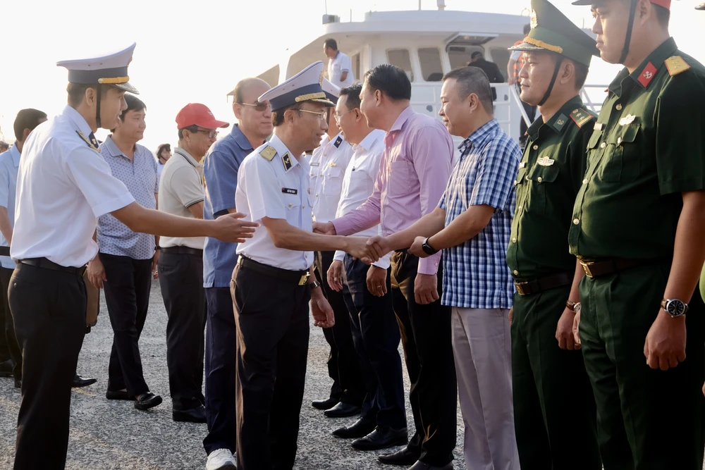 đảo hòn hốc 1.jpg