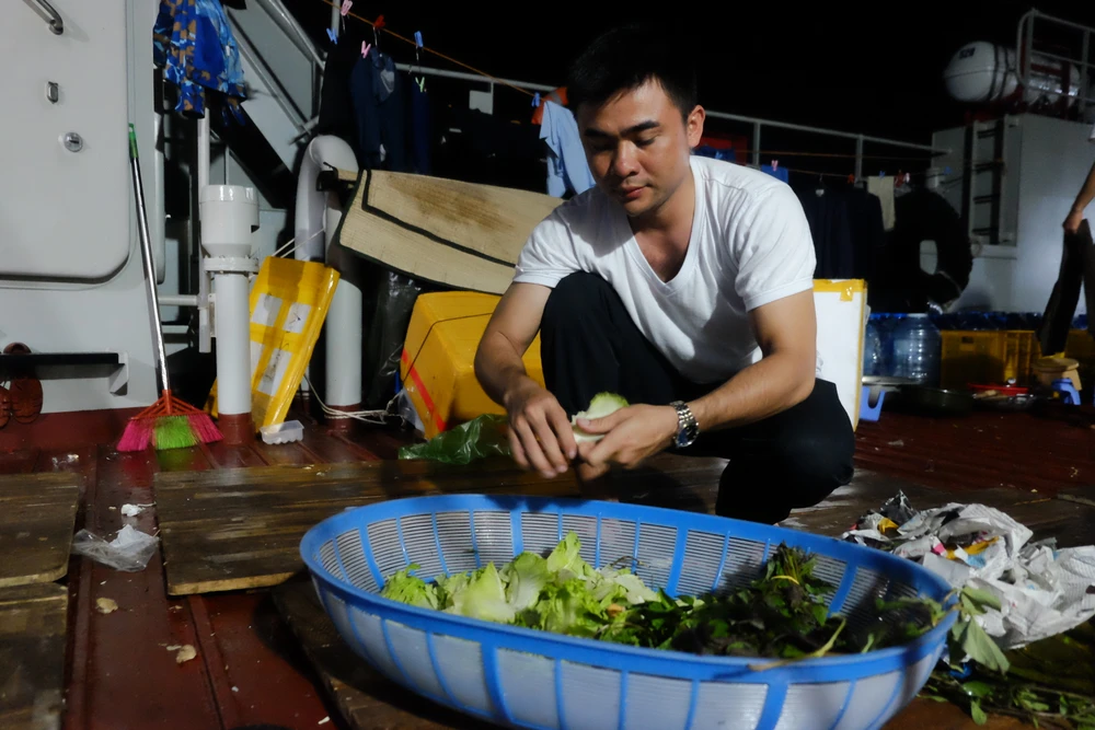 tổ phục vụ 10.JPG