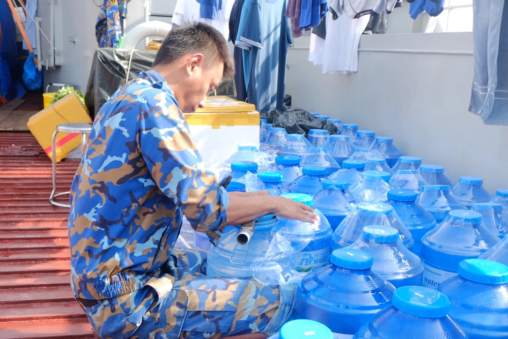 tổ phục vụ 5.JPG