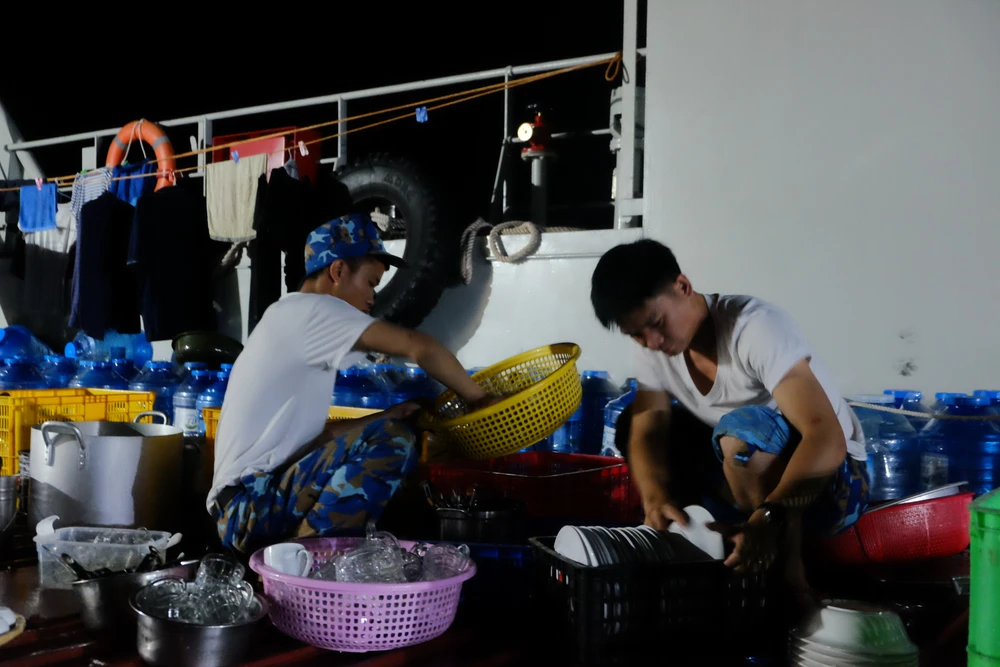 tổ phục vụ 6.JPG