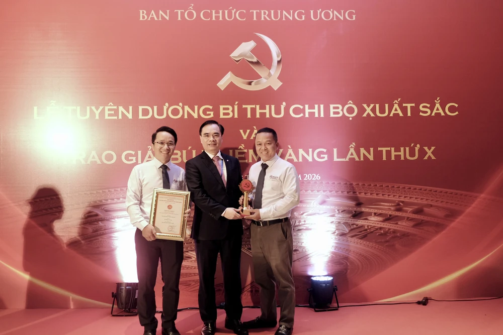 búa liềm vàng 1.jpg