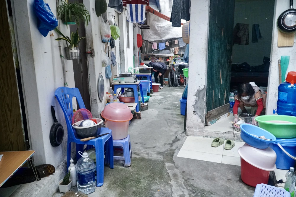 đường vào xóm chạy thận 2.jpg