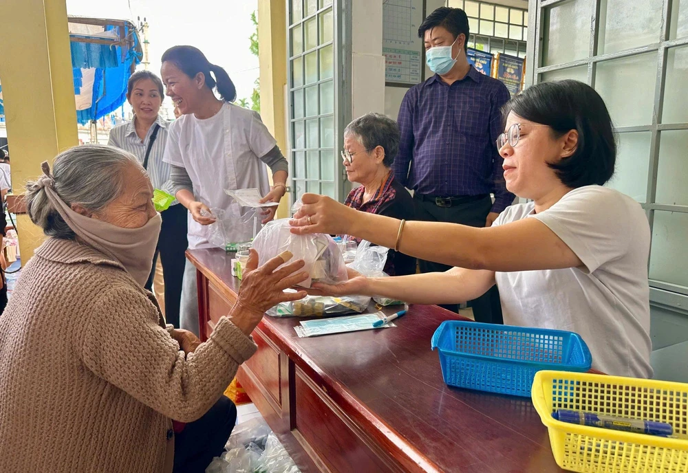 hỗ trợ thuốc miễn phí.jpg