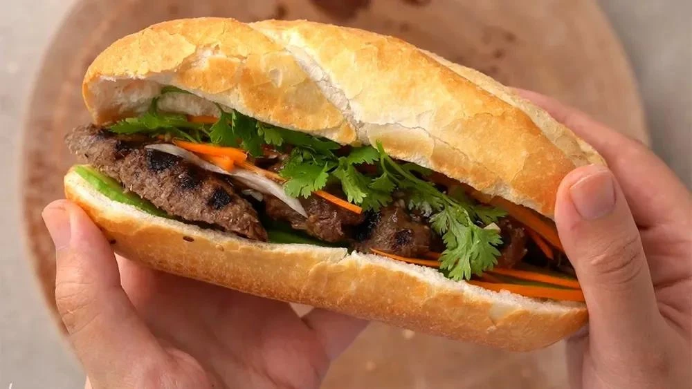 ngộ độc sau ăn bánh mì.jpg